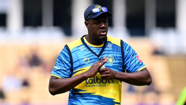 Watch: Carlos Brathwaite penalised for ‘unfair play’ in Vitality Blast Watch: Carlos Brathwaite penalised for ‘unfair play’ in Vitality Blast