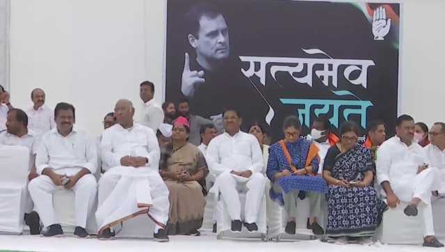 Congress stages sit-in protest at Jantar Mantar, to meet President to demand Agnipath scheme rollback Congress stages sit-in protest at Jantar Mantar, to meet President to demand Agnipath scheme rollback