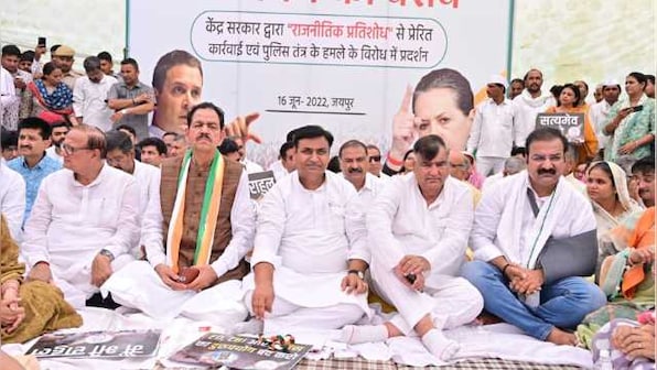 Congress MPs meet Venkaiah Naidu, Om Birla, hand over pen drive containing 'harassment, ill-treatment' by Delhi Police