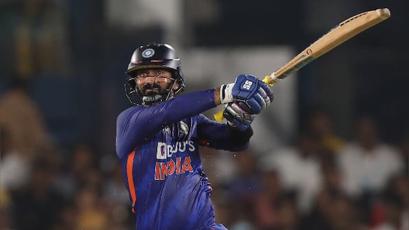 Dinesh Karthik's range of shots is quite similar to that of AB de Villiers, says Irfan Pathan