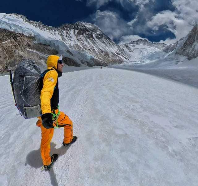 Trecherous terrain and one careful step at a time. Image courtesy David Göttler