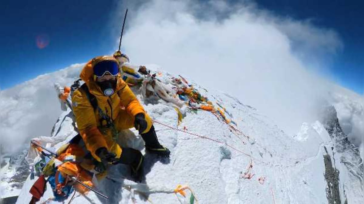 Atop Mount Everest, a German alpinist scripts his story without supplemental oxygen and high altitude guide