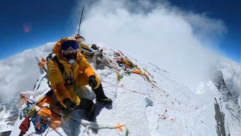 Atop Mount Everest, a German alpinist scripts his story without supplemental oxygen and high altitude guide