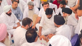 Rahul Gandhi visits slain Punjabi singer Sidhu Moose Wala's house in Punjab's Mansa