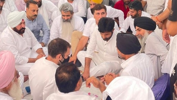 Rahul Gandhi visits slain Punjabi singer Sidhu Moose Wala's house in Punjab's Mansa