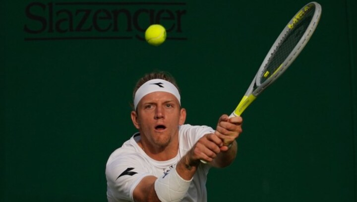 Watch: Alejandro Davidovich Fokina loses Wimbledon match in unusual fashion