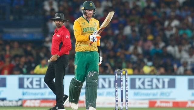 Heinrich Klaasen of South Africa raises his bat after scoring a fifty during the 2nd T20I between India and South Africa held at the Barabati Stadium, Cuttack on the 12th June 2022 Photo by Deepak Malik / Sportzpics for BCCI