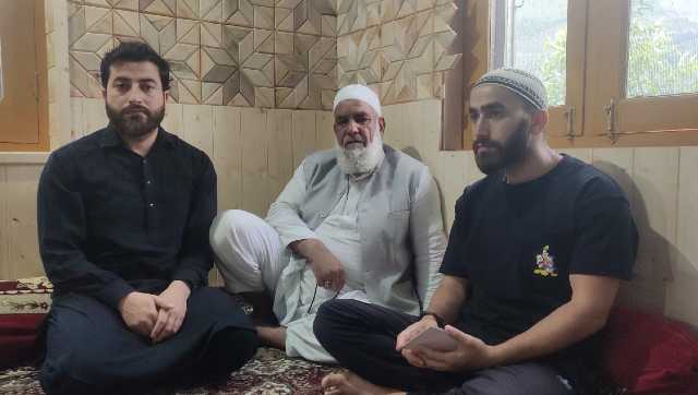 Mudasir’s father and his two younger brothers at their home. Photo by Idrees Bukhtiyar
