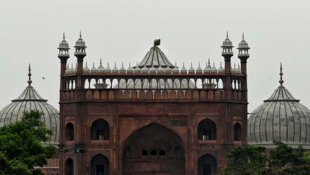 Jama Masjid's Shahi Imam writes to ASI for repair of finial that got damaged in thunderstorm Jama Masjid's Shahi Imam writes to ASI for repair of finial that got damaged in thunderstorm