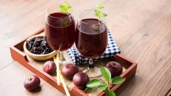 Nutritionist Lovneet Batra explains how Kokum helps to deal with acidity in summers, watch video