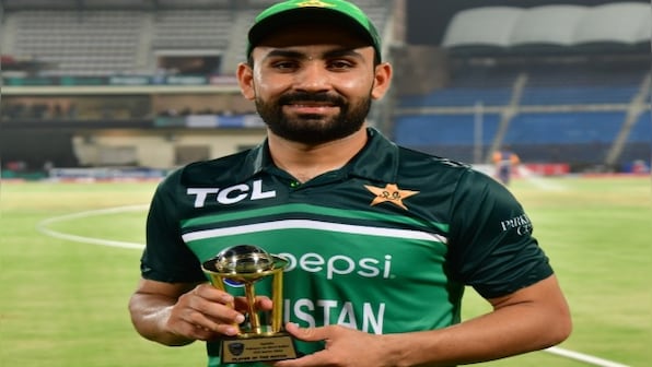 Watch: Babar Azam hands his Player of the Match award to Khushdil Shah, wins hearts