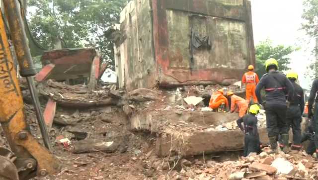 Mumbai: One dead, several others trapped under debris in Kurla's four-storey building collapse Mumbai: One dead, several others trapped under debris in Kurla's four-storey building collapse