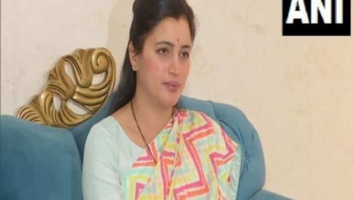Hanuman Chalisa row: Mumbai court rejects plea challenging bail to Navneet Rana, her husband