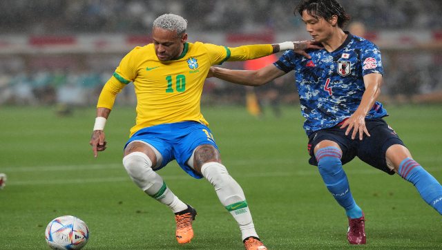 Neymar recebe pênalti após o Brasil vencer o Japão por 1 a 0 em amistoso no First News.