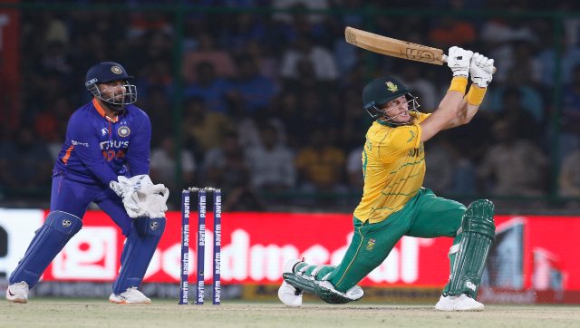India vs South Africa: Dwaine Pretorius smashes three sixes in Hardik Pandya's only over in 1st T20I India vs South Africa: Dwaine Pretorius smashes three sixes in Hardik Pandya's only over in 1st T20I