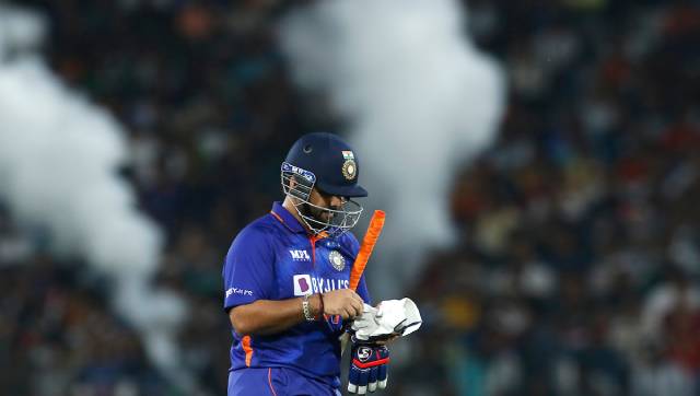 'What a joke!': Rishabh Pant faces ire of the fans on Twitter after another poor show with bat 'What a joke!': Rishabh Pant faces ire of the fans on Twitter after another poor show with bat