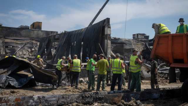 Russian forces fight to encircle Ukrainian military's last eastern stronghold Russian forces fight to encircle Ukrainian military's last eastern stronghold