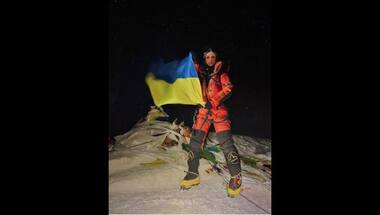 Russian mountaineer unfurls Ukrainian flag on Mount Everest to protest ongoing Russia-Ukraine war