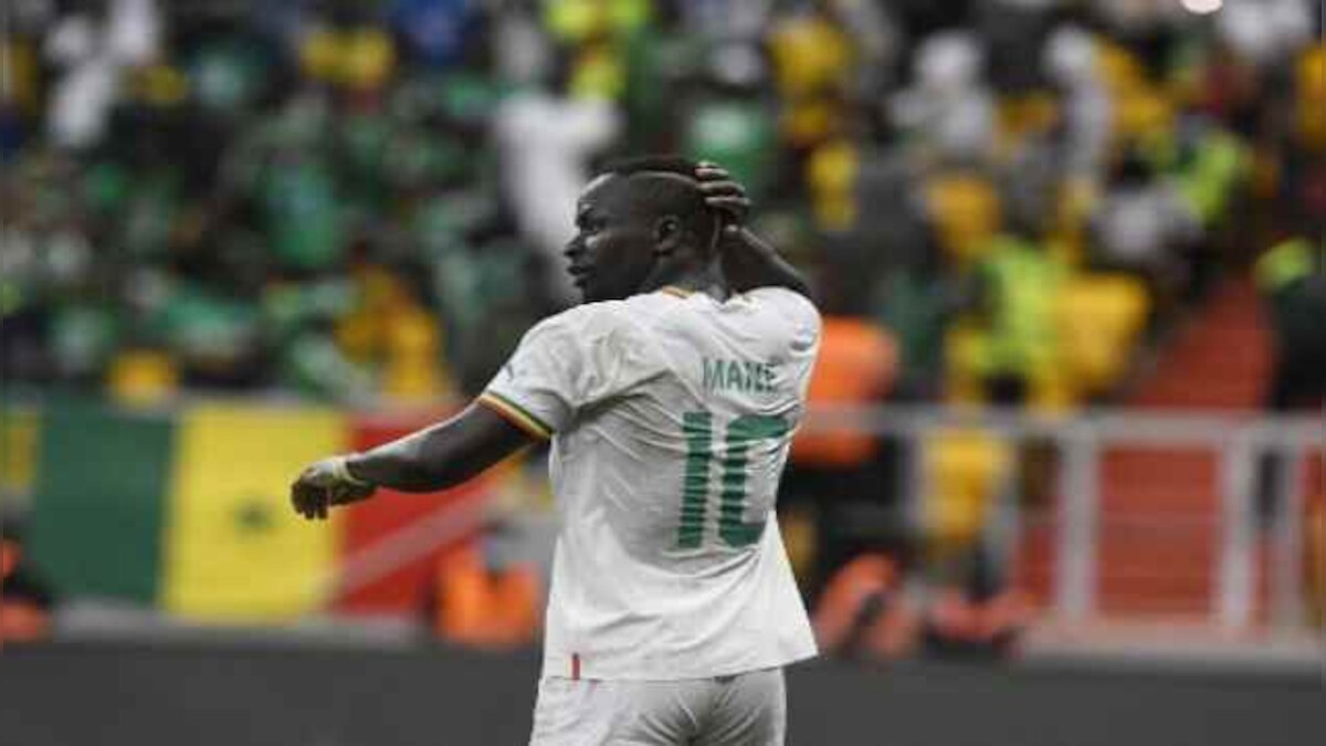 Sadio Mane poses in Bayern shirt during Munich medical check