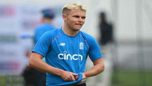 Old and new as men in orange face England onslaught