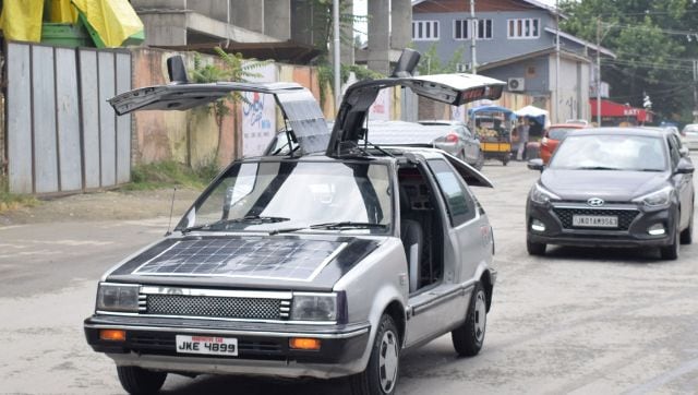 Professor de matemática constrói primeiro carro sun na Caxemira