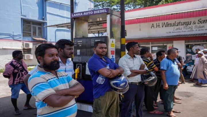 Sri Lanka introduces passes to provide fuel in weekly quotas to every vehicle owner
