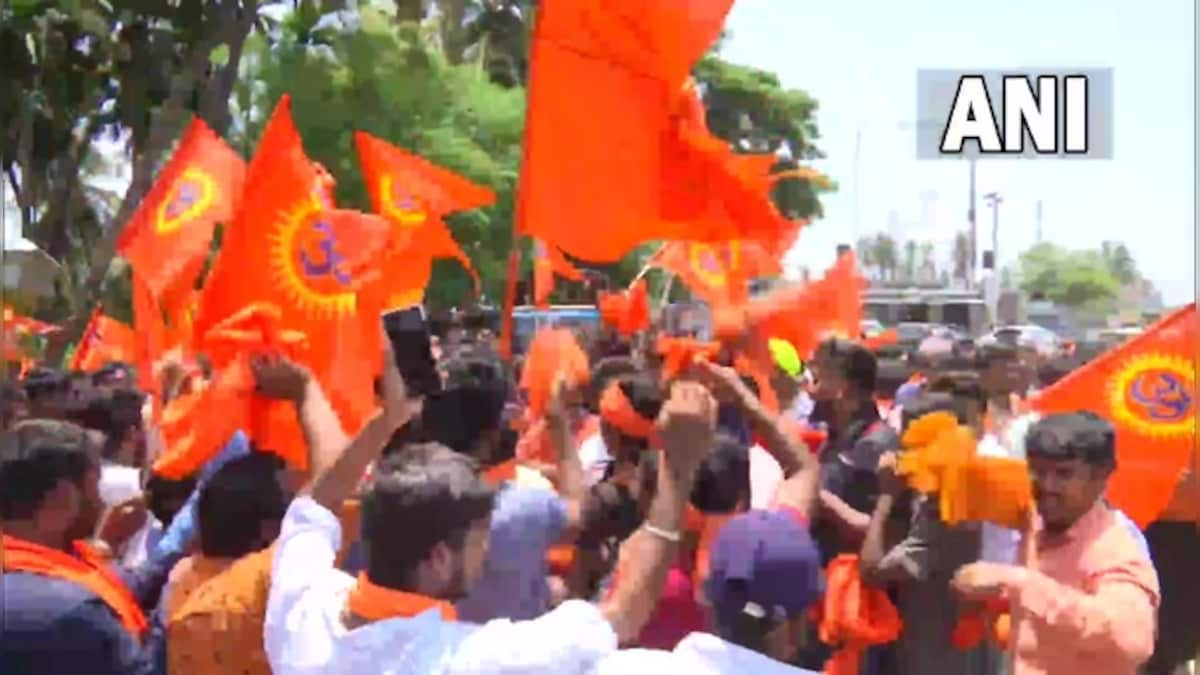 Jamia mosque row: Hindu activists defy restrictions, chant 'bhajans' in Karnataka's Srirangapatna