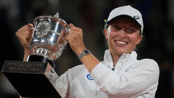 French Open 2022: 'Stay strong, Ukraine', says champion Iga Swiatek in emotional peace plea