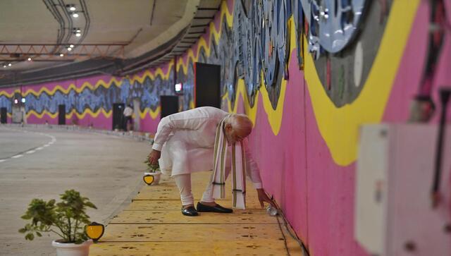 Swachh Bharat: PM Modi picks up litter at newly inaugurated Pragati Maidan Transit Corridor; Watch here Swachh Bharat: PM Modi picks up litter at newly inaugurated Pragati Maidan Transit Corridor; Watch here