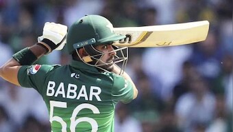 5 Pakistan cricketers get contracts in two formats