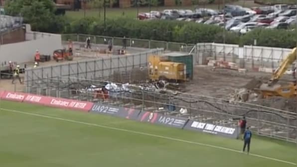 Watch: Construction workers help find ball after Liam Livingstone's monster six in T20 Vitality Blast