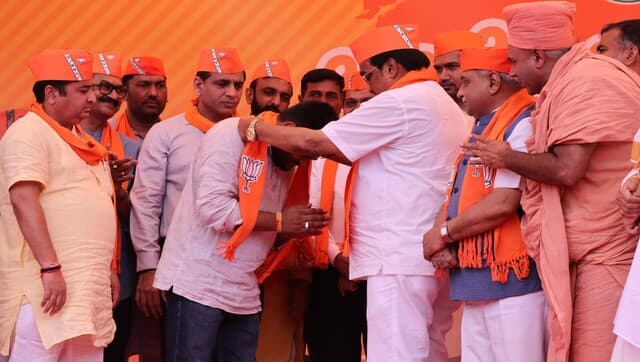 Former Congress leader Hardik Patel joins the BJP in Gandhinagar, Gujarat. Twitter/ @BJP4Gujarat