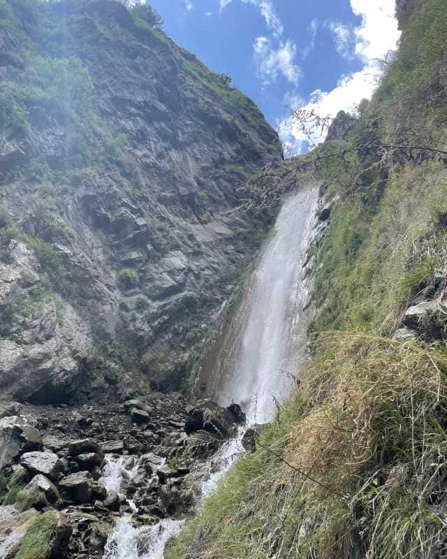 The rising number of tourists has also polluted the water bodies in Kashmir. Image courtesy Indra Shekhar Singh