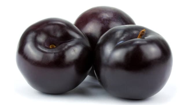 Here Are Some Amazing Health Benefits Of Jamuns Or Black Plums