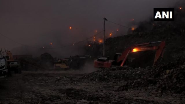 Delhi: Fire breaks out at Bhalswa landfill site Delhi: Fire breaks out at Bhalswa landfill site