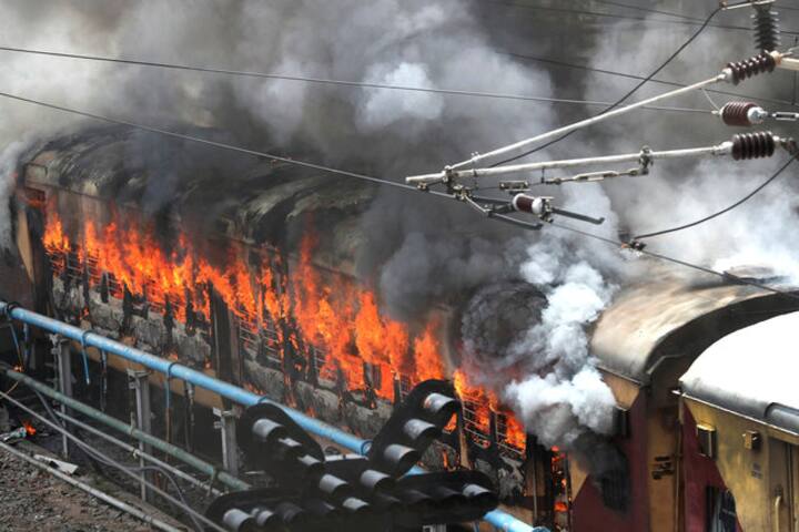 Anti-Agnipath stir: One killed in Telangana as violence grips multiple states; Bihar suspends internet in 12 districts