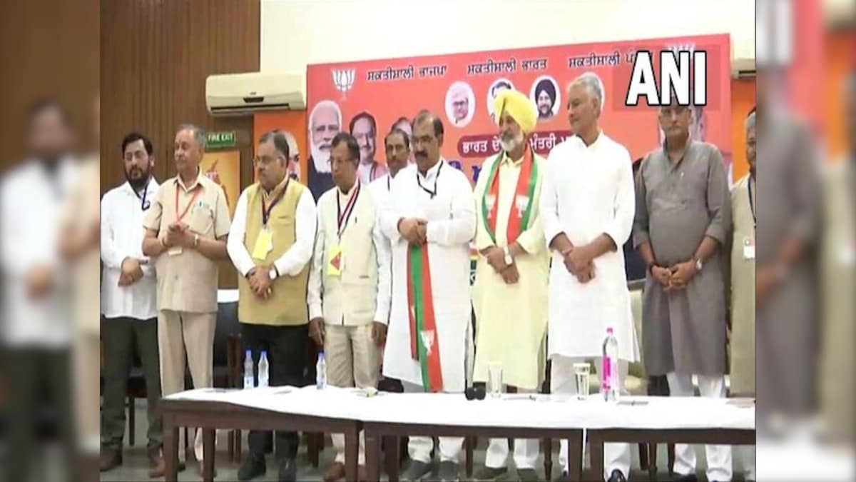 Punjab: Seven Congress, 2 Akali Dal leaders join BJP during Amit Shah's visit