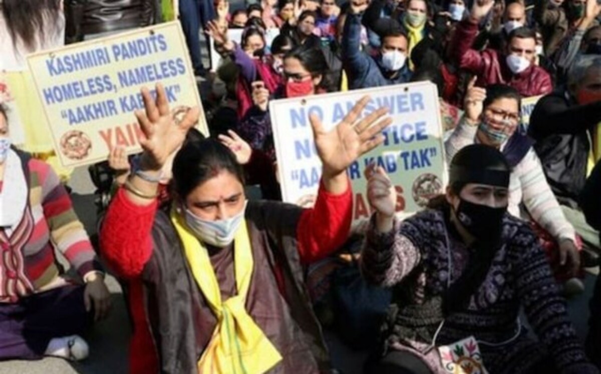 Kashmiri Pandit employees prepare to leave valley en masse as targeted  killings continue