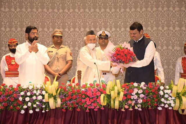 Maharashtra: Eknath Shinde takes oath as chief minister, Devendra Fadnavis becomes deputy CM Maharashtra: Eknath Shinde takes oath as chief minister, Devendra Fadnavis becomes deputy CM