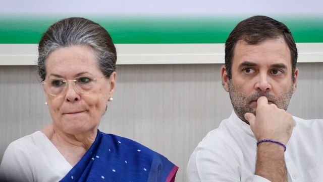 Goa Congress claims BJP trying for 2/3rd split in party; Sonia rushes Wasnik to oversee developments Goa Congress claims BJP trying for 2/3rd split in party; Sonia rushes Wasnik to oversee developments