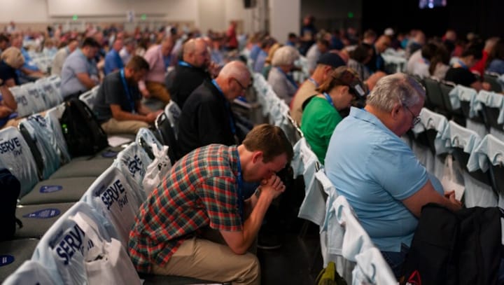 Southern Baptists agree to create database of accused sex abusers