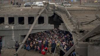 Civilians flee intense fighting in contested eastern Ukraine