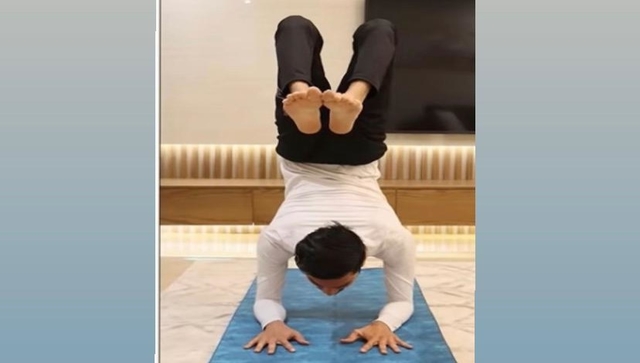 Watch: Indian man holds scorpion pose for nearly 30 minutes, creates world record Watch: Indian man holds scorpion pose for nearly 30 minutes, creates world record