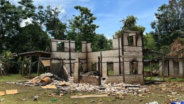 Myanmar: Junta troops kill at least 10 people, burn 400 houses during raid; 30 still missing