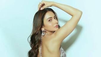 The teaser for Rakul Preet Singh's blockbuster number Mashooka is out now