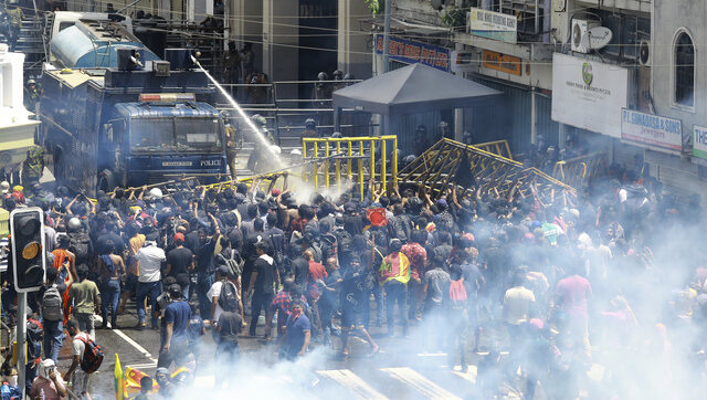 Protesters use swimming pool after storming into Sri Lankan President Gotabaya Rajapaksa's residence: Watch Protesters use swimming pool after storming into Sri Lankan President Gotabaya Rajapaksa's residence: Watch