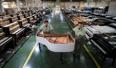 China's manufacturing sector continues to suffer amid COVID curbs, weak global demand