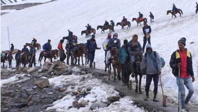 Amarnath Yatra temporarily suspended due to bad weather, pilgrims from Nunwan camp in Pahalgam stopped midway Amarnath Yatra temporarily suspended due to bad weather, pilgrims from Nunwan camp in Pahalgam stopped midway