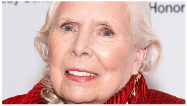 Folk legend Joni Mitchell is back on stage after a long time Folk legend Joni Mitchell is back on stage after a long time