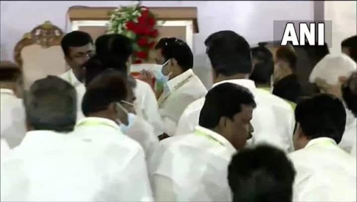 Firstpost Podcast: Not all well in AIADMK?